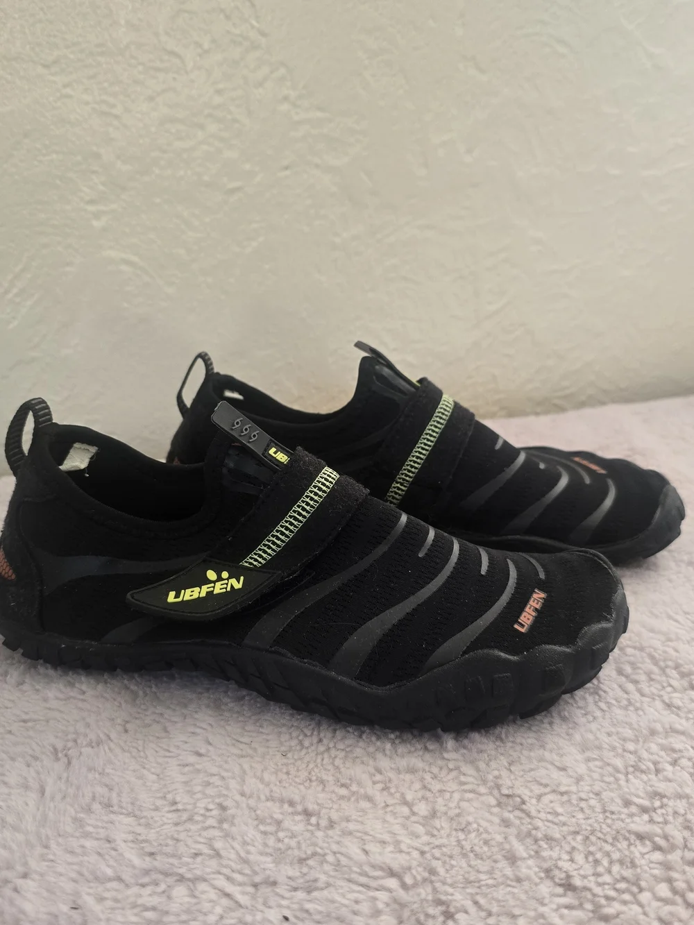 UBFEN Black Water Shoes Aqua  (US 4.5Y - EUC)